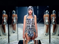 Оля Полякова презентувала новорічний хіт «Чарівні Очі»