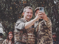 Коля Серга рассказал о своей зарплате в ВСУ и останется ли в армии после войны