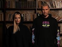 Дівчина Цимбалюка показала нове фото з актором