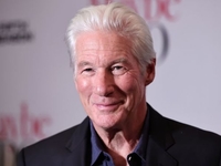 Редкий выход: Ричард Гир появился на публике с женой, которая моложе на 34 года