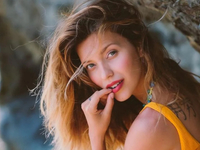 Варлей из «Холостяка» рассказала, где во время войны находятся родители Тодоренко