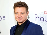 Джереми Реннер рассказал,сколько костей сломал в аварии со снегоуборочной машиной