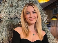 Никитюк уточнила номер своей квартиры для оставляющего цветы