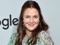 «Ходит в бордель»: Дрю Бэрримор подшутила над холостяком Леонардо Ди Каприо