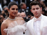 Приянка Чопра та Нік Джонас вперше показали обличчя однорічної доньки