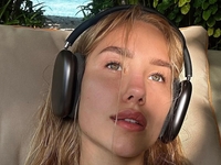 Квіткова заробила похвалу своєю прогулянкою в купальнику на Мальдівах