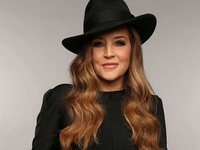 Единственная дочь Элвиса Пресли Лиза Мари умерла из-за резкого похудения — СМИ