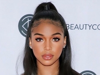 Як носити шкіряні штани, щоб виглядати бездоганно: модний приклад від Лорі Харві