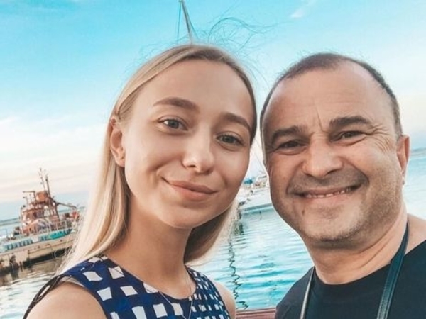 Жена Павлика показала практичный подарок супругу: Рассматривал его пол часа, нюхал