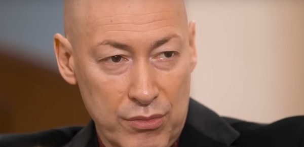 Гордон показал, как Киркоров ударил зрителя букетом по лицу – видео
