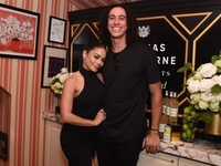 Ванесса Хадженс подтвердила помолвку с Коулом Такером и похвасталась кольцом