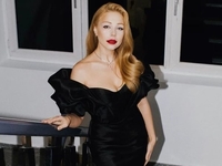 У рожевому пальті та з пакетом у руці: Тіна Кароль запостила «неграмурне» фото з братом