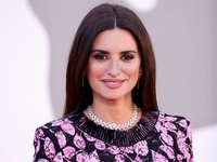 Неймовірна схожість: Пенелопа Крус відвідала кінопремію з молодшою сестрою