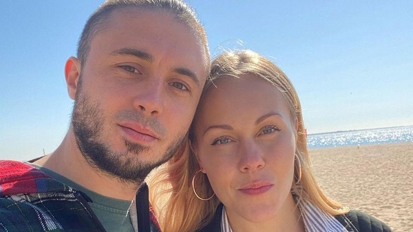 Alyosha показала редкое фото со свадьбы с Тарасом Тополей