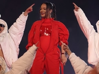 Стало відомо, чому Ріанна вирішила розсекретити вагітність під час Супербоулу-2023