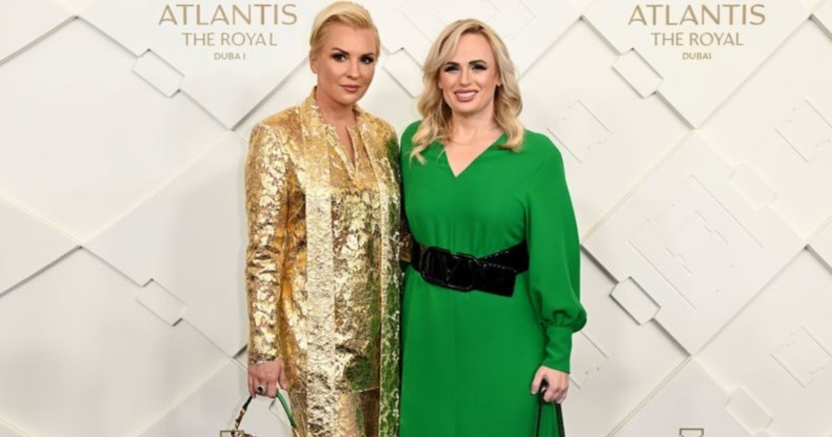 Ребел Вілсон і Рамона Агрума заручилися в Діснейленді - IVONA.UA