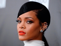 Вагітна Ріанна знову приголомшила провокаційним образом