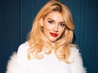 Миша Романова призналась, какую сумму соцпомощи получает в Германии как беженка