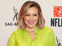 50-річна зірка серіалу «Усі жінки — відьми» Аліса Мілано знялася оголеною у ванні