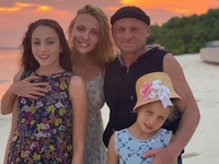 Оля Полякова показала, як відсвяткувала повноліття дочки