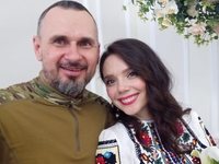 Вперше побачив Україну: Дружина Сенцова повернулася із США із тримісячним сином