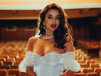 Переможниця «Холостяка» Лозовицька оголилася заради ефектної фотосесії