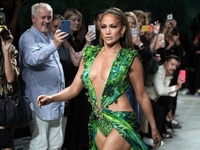 53-річна Дженніфер Лопес знялася у рекламі білизни