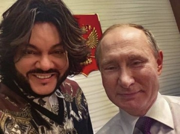 Друг Пугачевой объяснил, почем Киркоров занял пропутинскую позицию: Вьется, как уж на сковородке