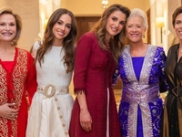 Королева Ранія показала фото з дівич-вечора старшої дочки