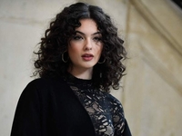 18-річна донька Моніки Беллуччі з'явилася на обкладинці глянцю у мереживній білизні