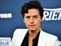 Звезда «Ривердейла» Коул Спроус впервые признался, почему его мать лишили родительских прав