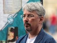 Минкульт изменил порядок выезда артистов за границу: кто сможет выезжать