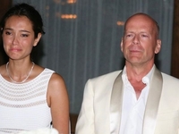 Дружина Брюса Вілліса показала, як вони святкували річницю весілля до його деменції