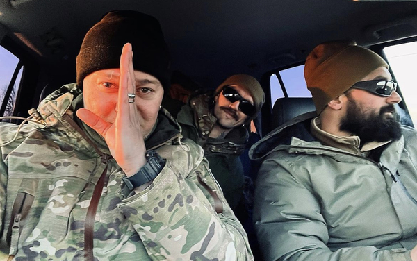 Хлывнюк показал новое фото с фронта и поздравил побратима