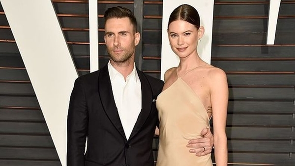 Жена фронтмена Maroon 5 Адама Левина впервые засветила на фото их третьего ребенка