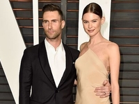 Дружина фронтмена Maroon 5 Адама Левіна вперше засвітила на фото їхню третю дитину