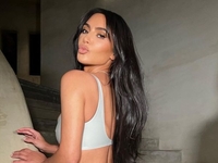 Кім Кардашьян показала своє перше селфі, зроблене ще в дитинстві