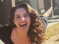 37-летняя Лана Дель Рей помолвлена с Эваном Виникером — СМИ