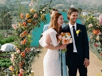 Зірка «Гаррі Поттера» Бонні Райт вийшла заміж у вінтажній сукні, якій понад сто років