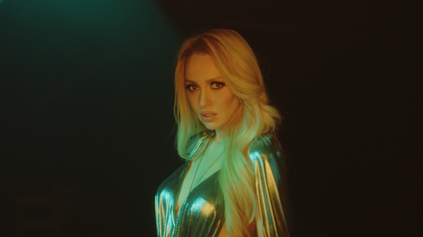 «Танцюю, як в останній раз»: Оля Полякова презентувала перший кліп за останній рік