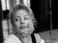 "На двух языках в одной песне": Тина Кароль выпустила Honey & Мед