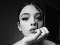 18-летняя дочь Моники Беллуччи засветила небритые подмышки в новой фотосессии