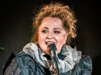 На благодійних концертах у Києві Ніно Катамадзе співала “Чорнобривці” та передавала українцям слова підтримки від грузинського народу