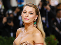 Блейк Лайвли показала, как вместо посещения Met Gala 2023 сцеживала грудное молоко