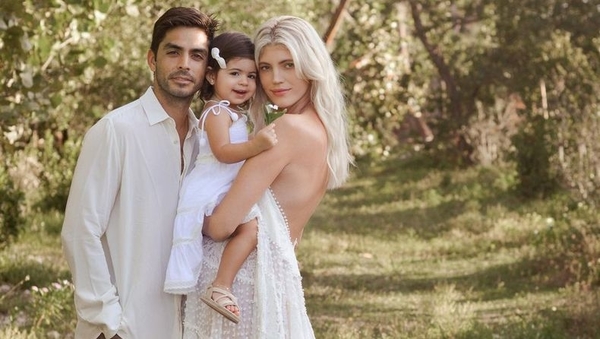 Модель Victoria’s Secret Девон Виндзор во второй раз стала мамой