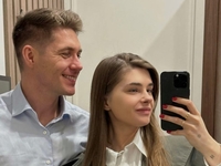 Молодая возлюбленная Остапчука запостила откровенное фото топлес