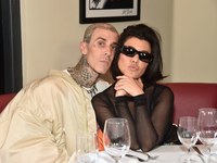 Кортни Кардашьян отметила первую годовщину свадьбы с Трэвисом Баркером — видео