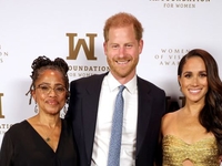 Меган Маркл появилась на премии в Нью-Йорке в компании принца Гарри и мамы Дории