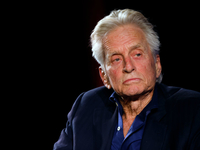 Майкл Дуглас заявил, что не может наслаждаться личной жизнью из-за соцсетей