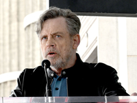 Марк Хэмилл из "Звездных воин" показался в вышиванке и призвал мир помочь восстановить Украину